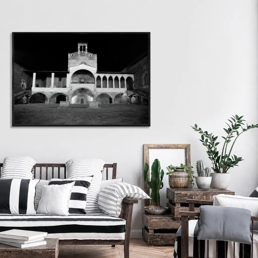 Cours du palais des rois de majorque PERPIGNAN cadre noir.webp